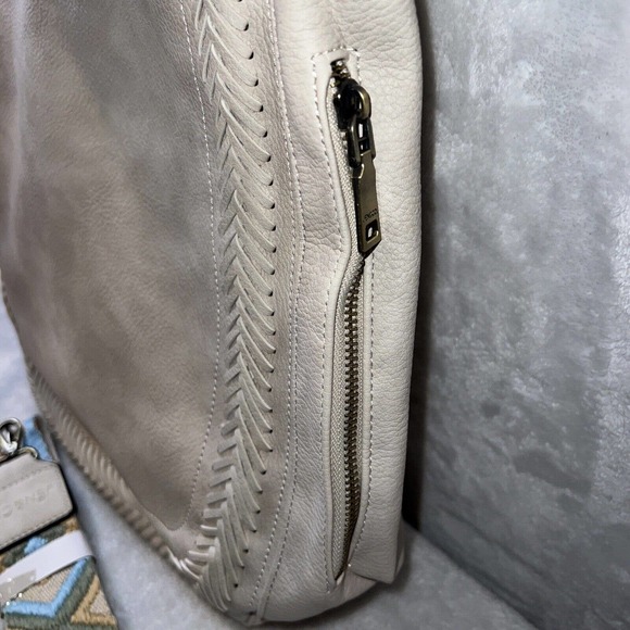 Jen & Co, Aris Whipstitch Hobo/Crossbody Guitar Strap, Cream. Vegan Leather NWT - Picture 6 of 10